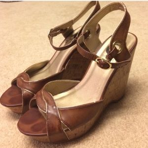 GUESS wedges size 7.5